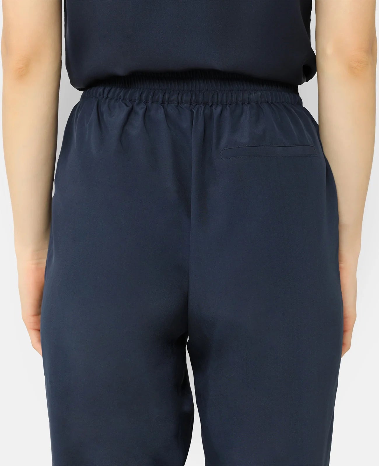 Silk Signature Ankle Pant