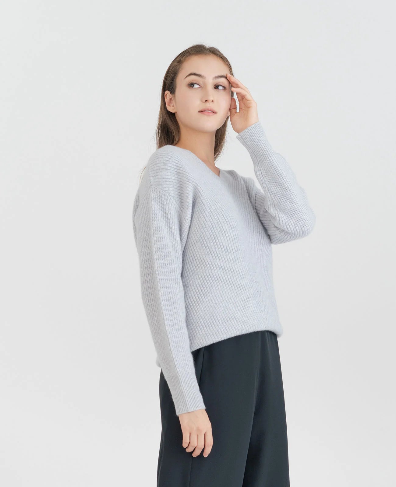 Moving Rib V-Neck Sweater