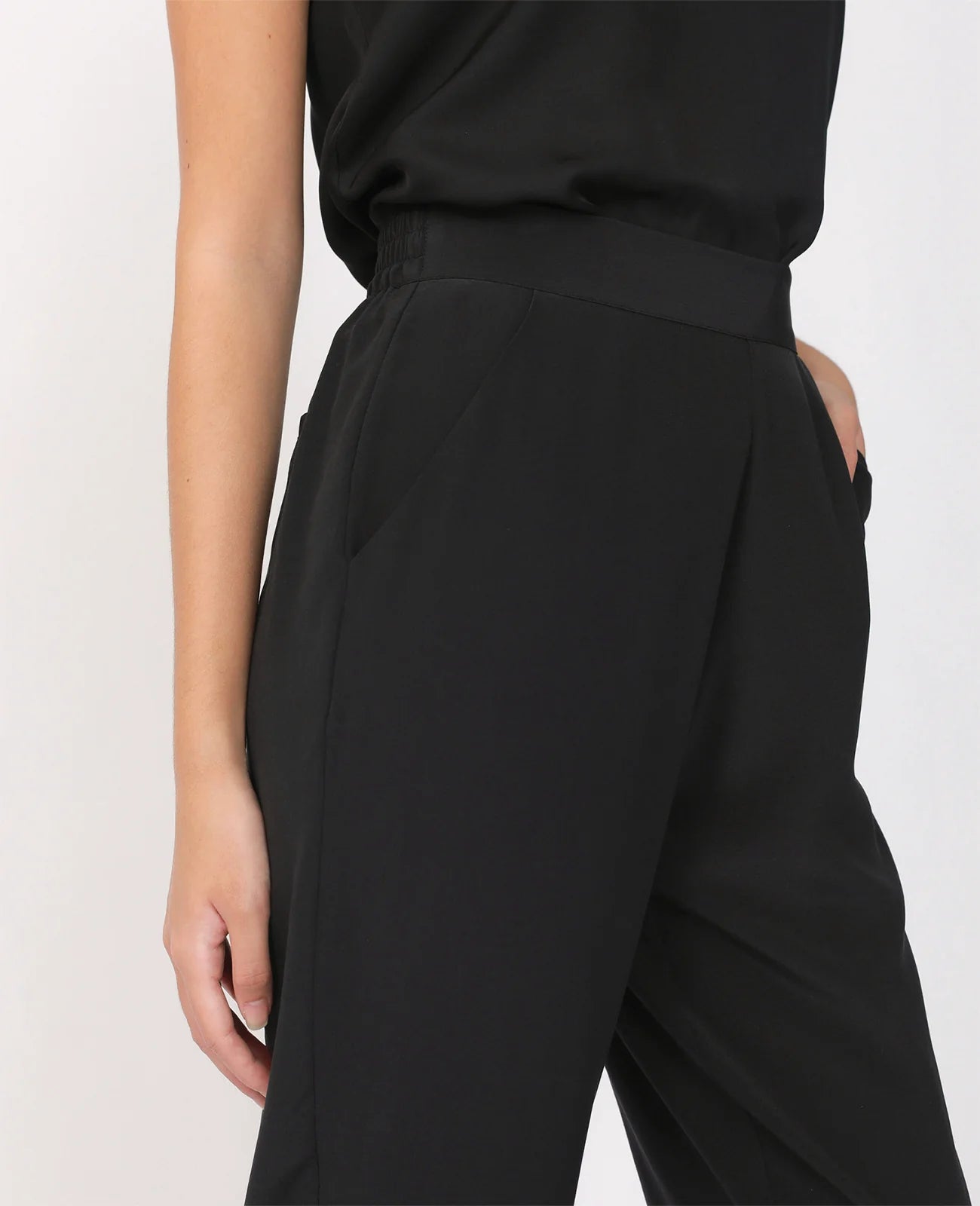 Silk Signature Ankle Pant